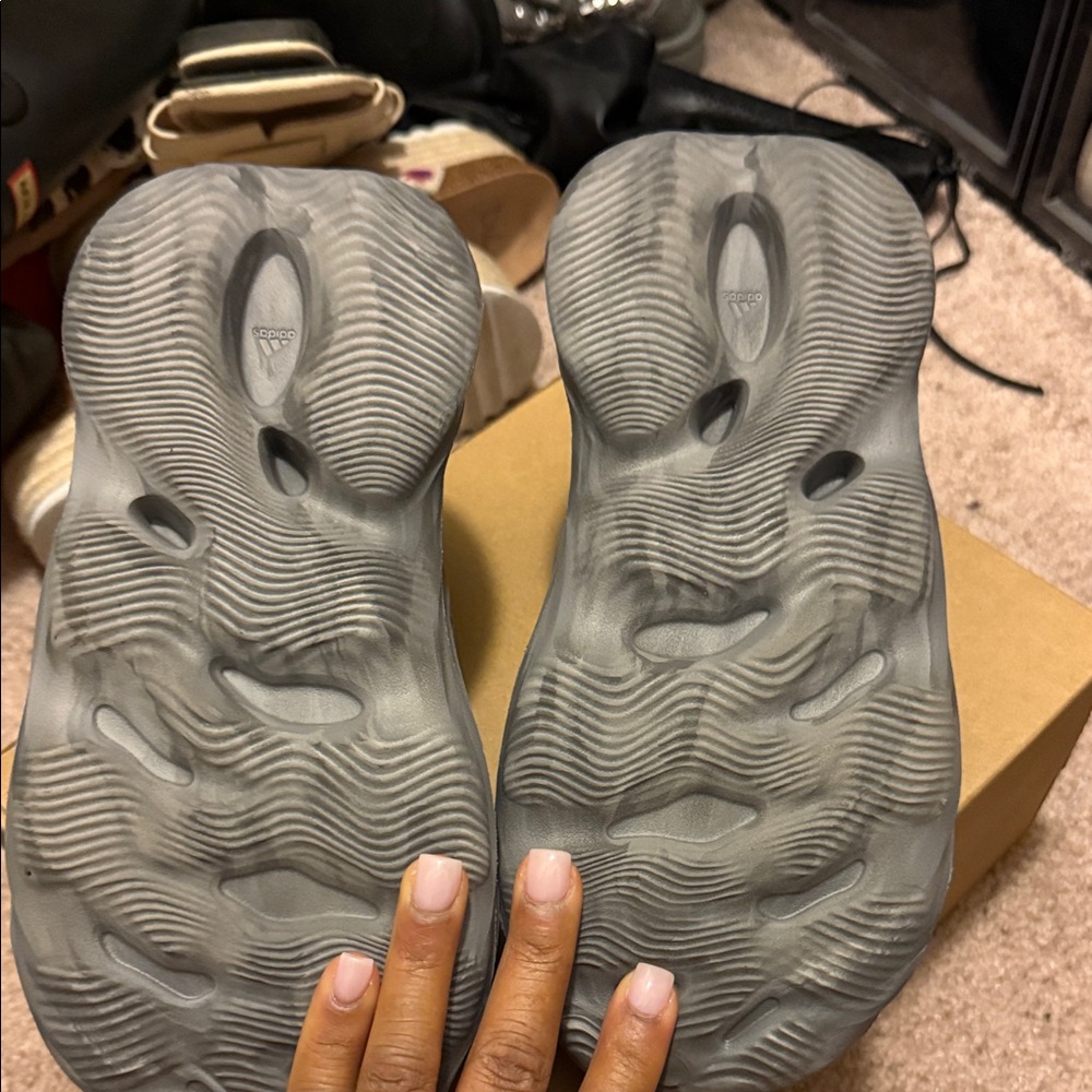Yeezy Gray Foam Runners - Picture 3 of 3